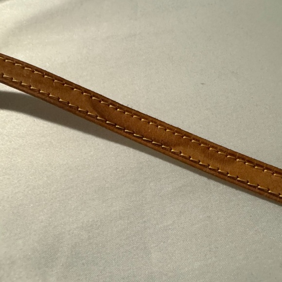 ******S O L D ***************
Pre loved Louis Vuitton Monogram Pochette Twin PM - Picture 10 of 12